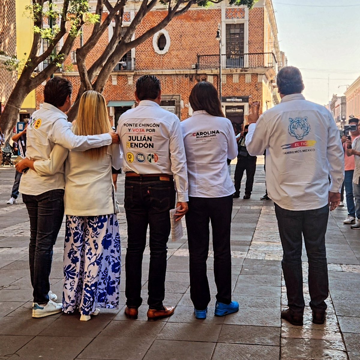 JulianRendonPue's tweet photo. Frente a medios de comunicación los candidatos a diputados federales de #FuerzaYCorazónPorMéxico reprobamos tajantemente la iniciativa por la que Morena busca quitarle sus ahorros de AFORE a los trabajadores.

#PonteChingonYVotaPorJulianRendón
#PorUnMéxicoSinMiedo https://t.co/DMEcBYOC5O