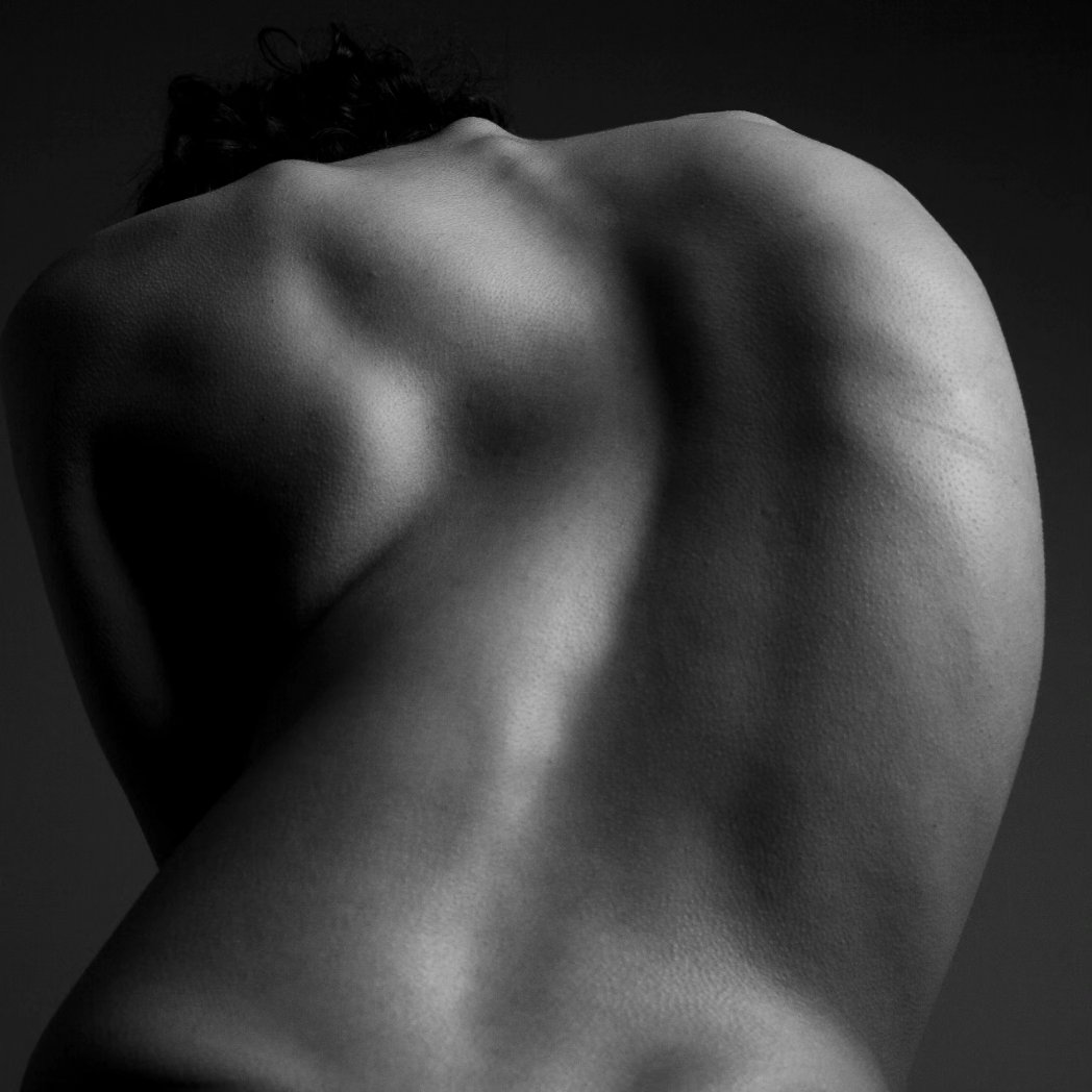 grainphotohub's tweet photo. This week, artist and photographer @Ayesha_Jones is doing a @grainphotohub Instagram Takeover.  To find out more about her new project, The Backbone, check our grain_projects and https://t.co/XBgJ1s8EmR https://t.co/mN38qc5AuG