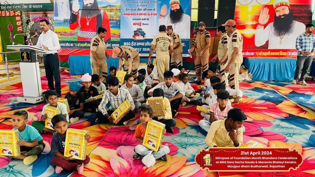 Blessed are those souls who take the benefit of their human life by spending time in God's devotion. Yesterday thousands of DSS followers attended spiritual discourse at Bhudarwali, Rajasthan & listened to the holy sermons of Saint MSG Insan. #FoundationMonthBhandaraHighlights