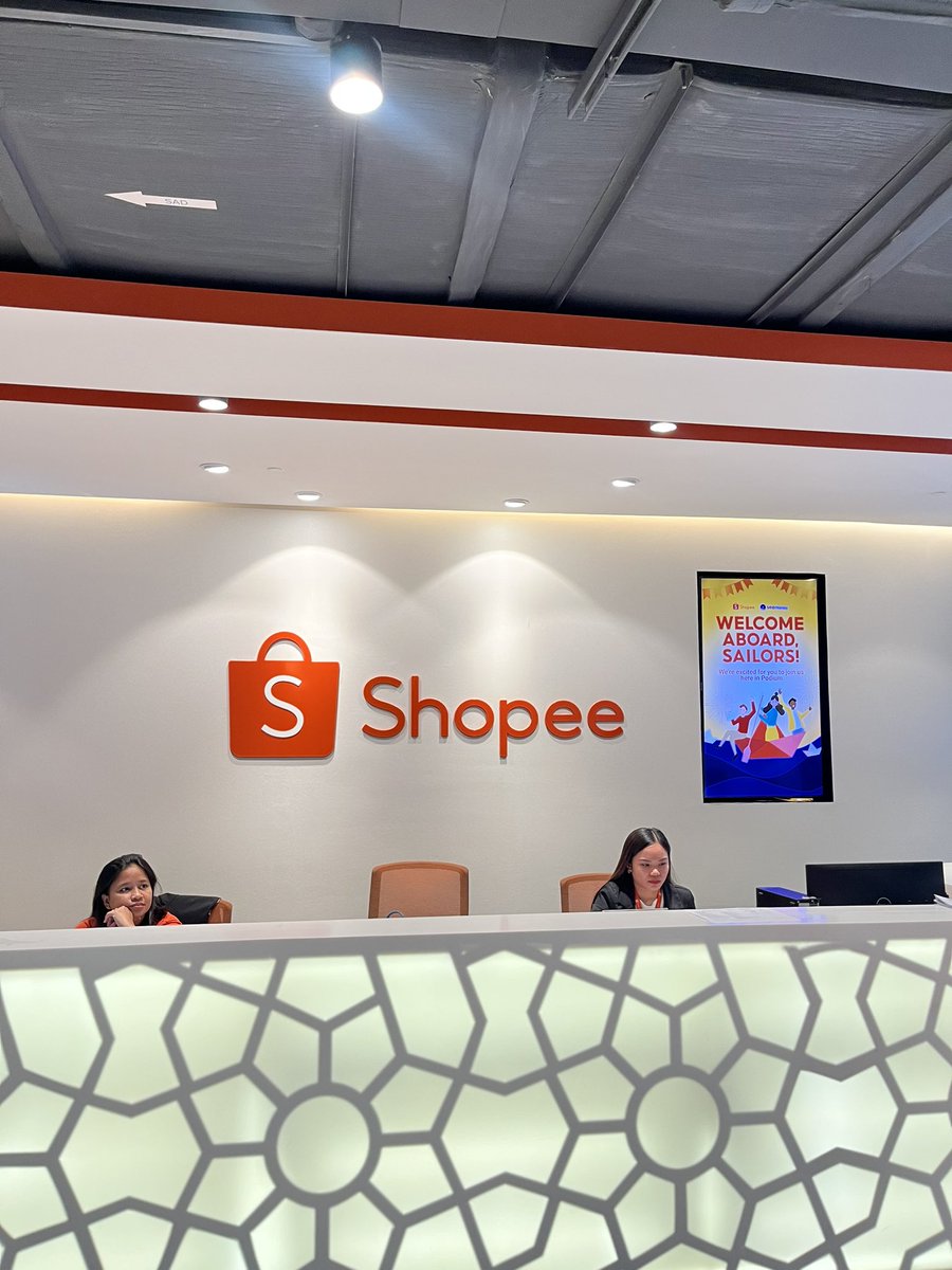 revflojo's tweet image. 1st day #LifeAtShopee