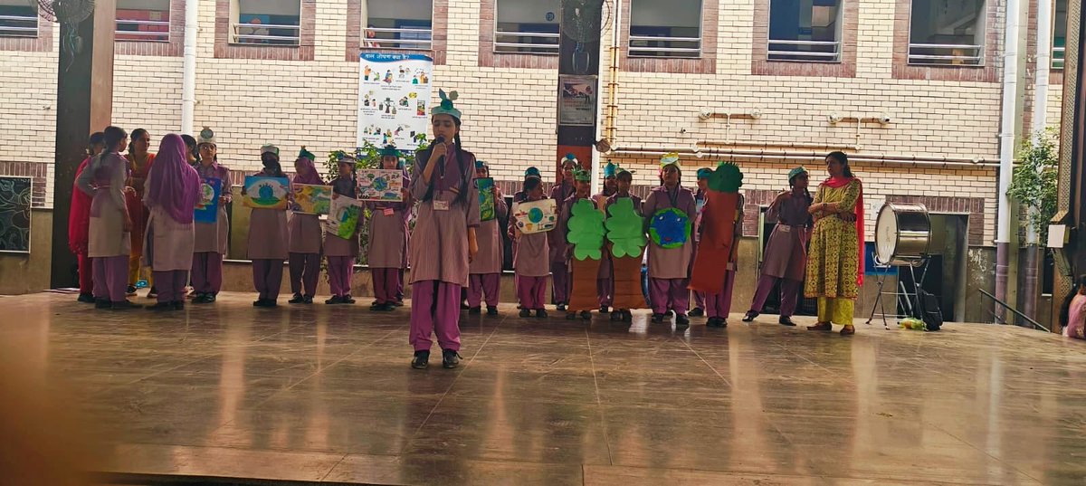 ZeenatSkv's tweet photo. ZMSKV Jafrabad (U.M) School (11005018) honors Earth Day, nurturing a greener tomorrow with eco-friendly initiatives. Students showcased their passion for the planet, delivering inspiring speeches and unleashing their creativity to celebrate Earth Day! 🌱🎨 #EarthDay #ZMSKVGreen https://t.co/7KrCkeqZZz