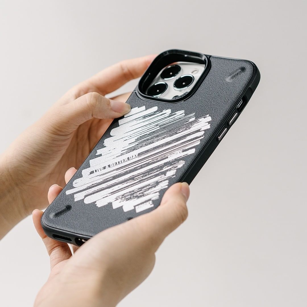 ringkeindia's tweet image. Protect your phone in style with the Ringke Onyx case! 
📱💪 Offering unbeatable durability and sleek design, this case is the ultimate combination of fashion and function.
Get yours now!
#ringke #ringkeindia #backcase #protection #premiumbrand #premiumtech #permiumbackcover