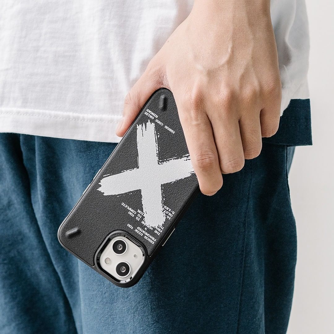 ringkeindia's tweet image. Protect your phone in style with the Ringke Onyx case! 
📱💪 Offering unbeatable durability and sleek design, this case is the ultimate combination of fashion and function.
Get yours now!
#ringke #ringkeindia #backcase #protection #premiumbrand #premiumtech #permiumbackcover