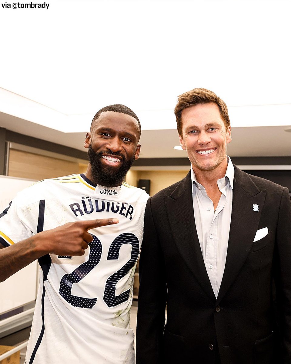 Der GOAT zu Besuch beim #Classico und @ToniRuediger 🇩🇪 🐐 (via @TomBrady)