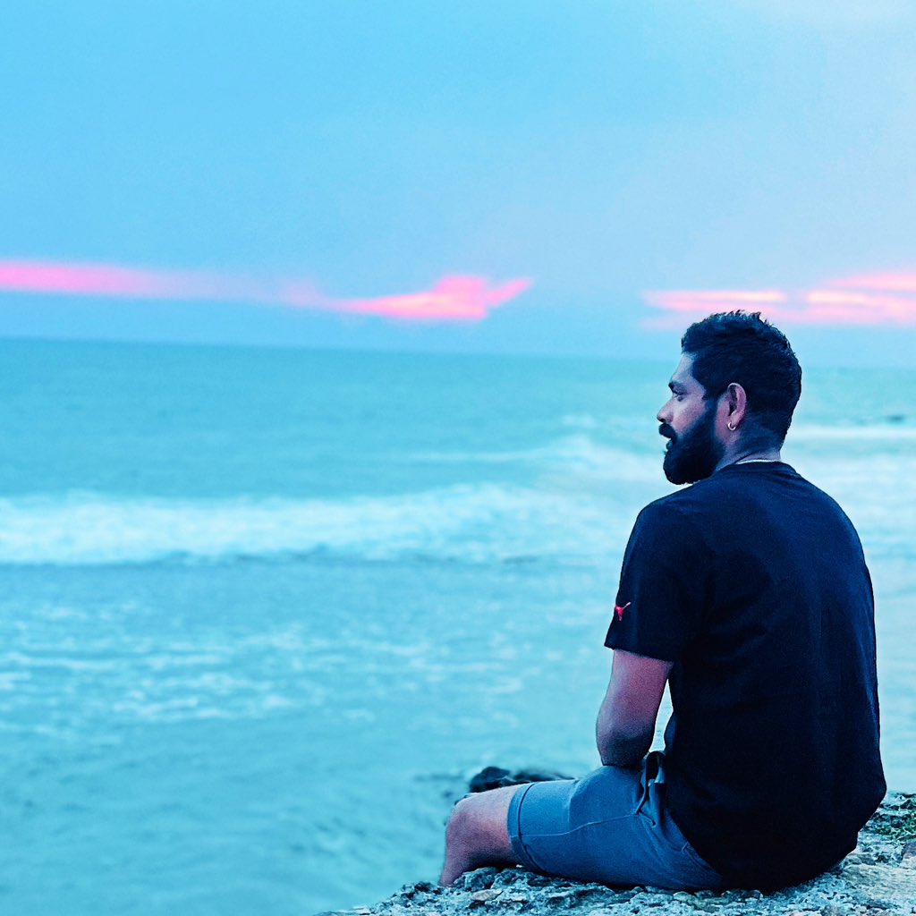 thisis_singhe's tweet photo. Chasing the horizon, guided by the sea and sky 🌅🌊 https://t.co/seURsh6qu7