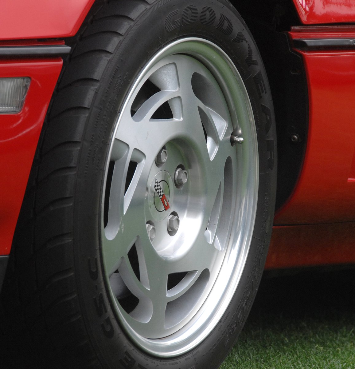 #WheelWednesday is simply beautiful with this 1989 #CorvettePassion #Corvette