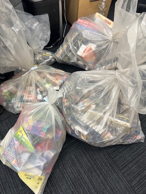 🚨 HUGE victory for public health! 🚭 Newham Trading Standards seizes 18k illicit cigarettes, 900g of tobacco + 200 over-strength vapes worth over £20k from 2 businesses - we're safeguarding community wellbeing, public health & safety #TradingStandards #PublicHealth