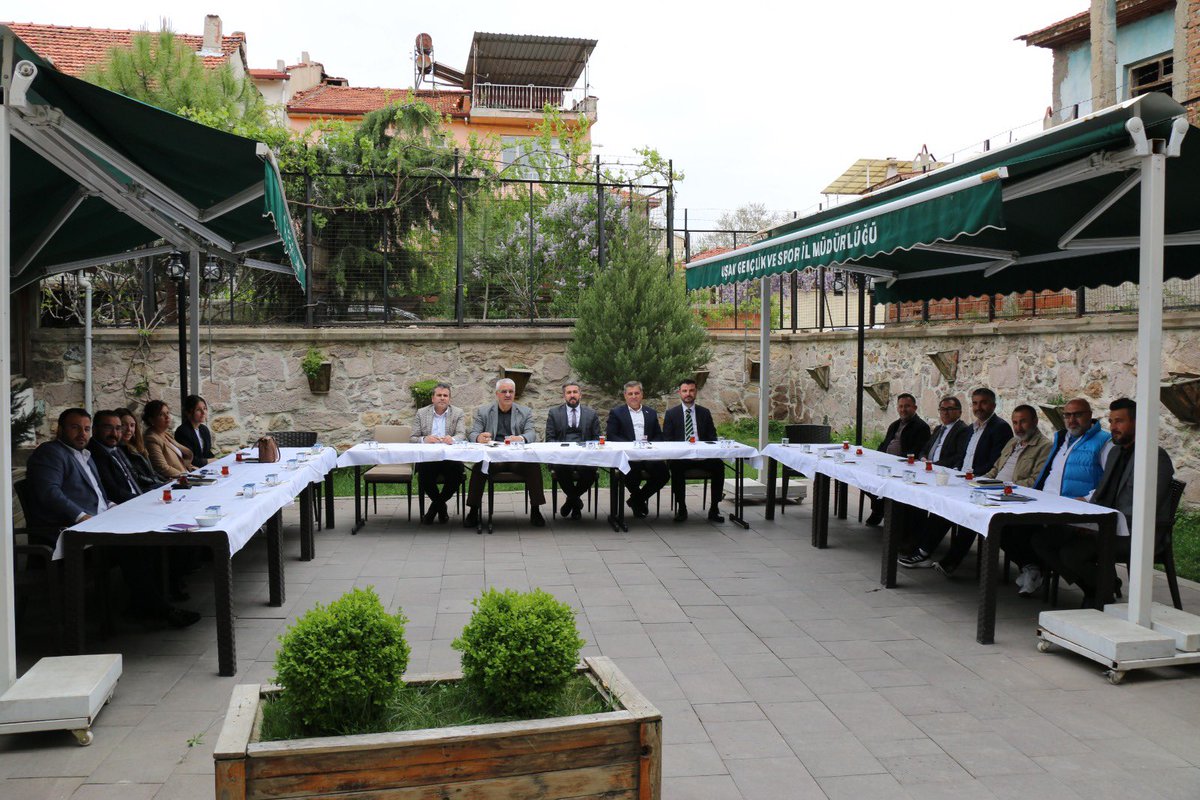 👉🏻İl müdürü Hacı Tevfik ÖZDEMİR öncülüğünde birim müdürlerimiz ile değerlendirme toplantısı yapılmıştır. @gencliksporbak @OA_BAK