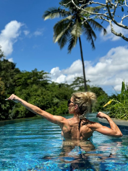 The front shot looks like bongos&hellip;. What&rsquo;s the back shot look like? https://t.co/40pNZuwerE