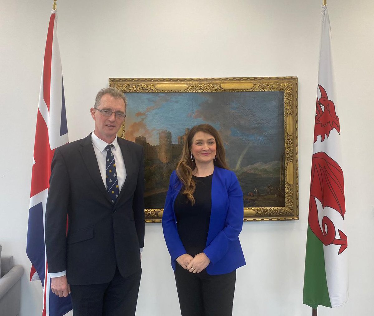 Today, Cathy spoke with the Secretary of State for Wales 🏴󠁧󠁢󠁷󠁬󠁳󠁿@DavidTCDavies. 

He’s a consistent champion for the right of women to be heard - and is a VERY important figure, given the @WelshGovernment’s attempt to lever in self ID in Wales. To which we
remain #DeliberatelyDefiant