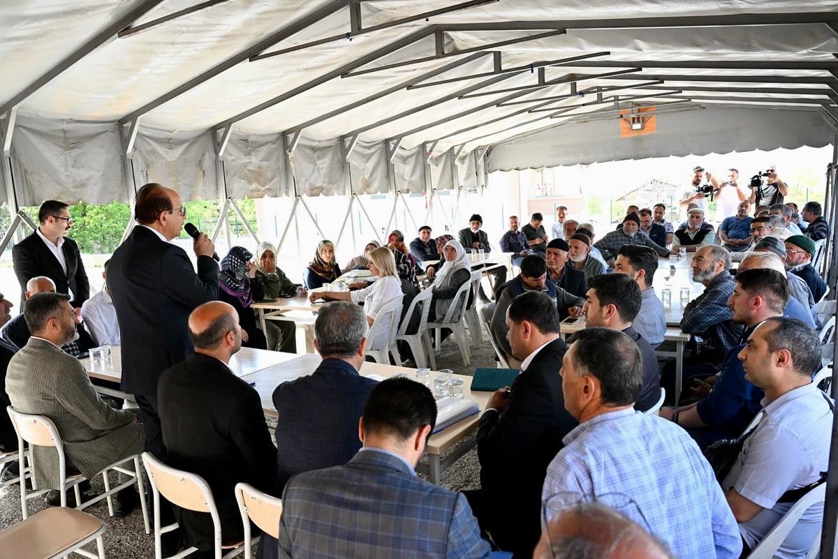 Değerli vatandaşlarımızla 'Başkanım Yanımda' projemiz kapsamında Melekbaba Mahallemizde bir araya gelerek, sorun ve taleplerini yerinde dinledik. 

Hemşehrilerimiz ile birlikte Yeşilyurt'umuzu daha yaşanabilir, daha güzel bir yer haline getirmek için kararlıyız.