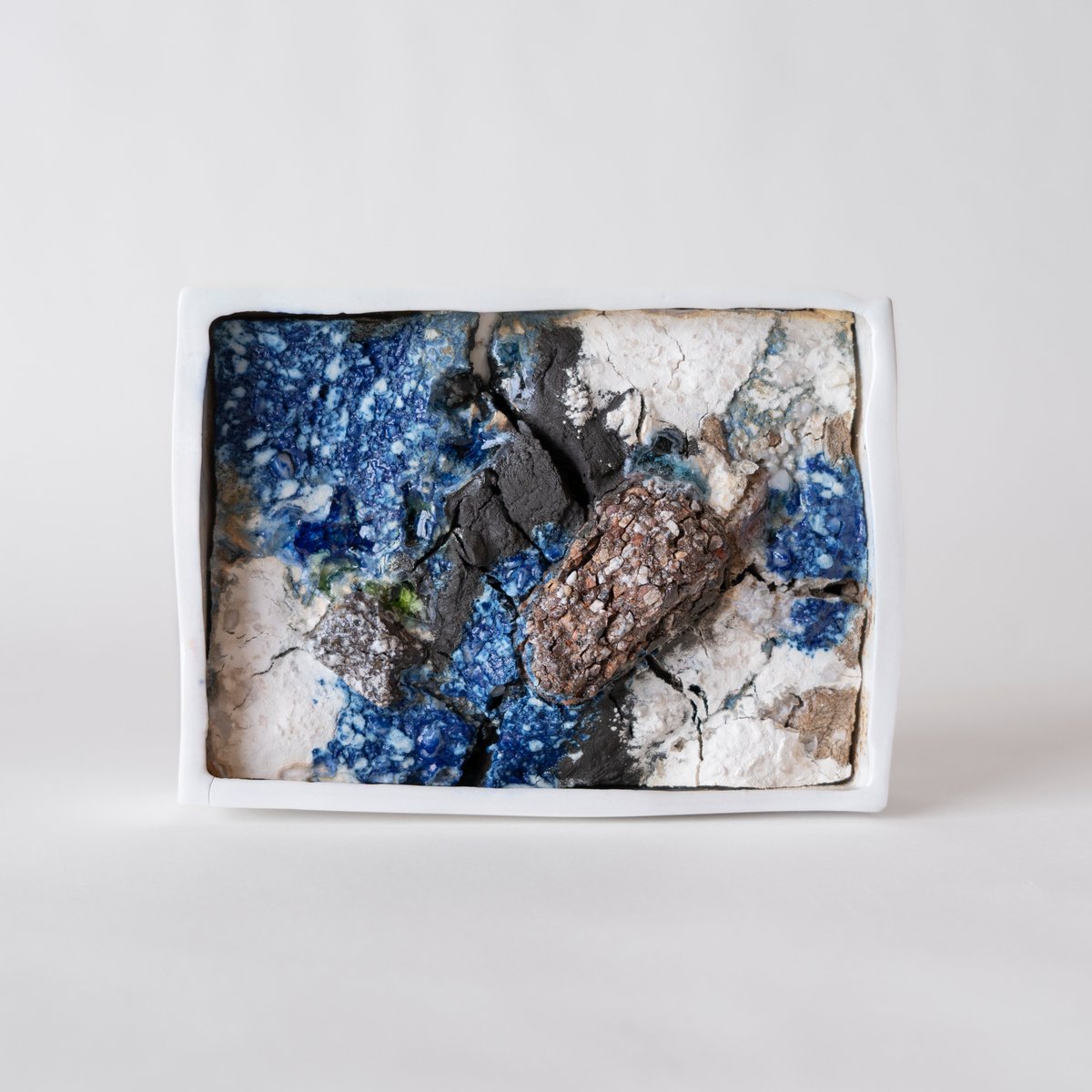 ayaka_morikawa_'s tweet image. lump box
2024
135×170×45（㎜）
磁土　陶土　釉薬　ガラス　石
#ceramics #art #ceramicdesign #ceramicart #slipcasting #porcelain #stone #石 #陶芸