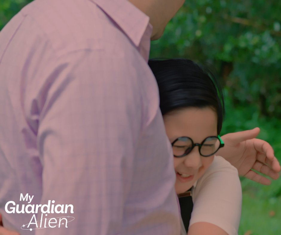GMADrama's tweet photo. Kakampi nga ba o kaaway si Ninong Ceph?
#MyGuardianAlien | Weeknights at 8:50 PM on GMA Prime.
#MGAPeaceOffering https://t.co/uNMDmx5jSG