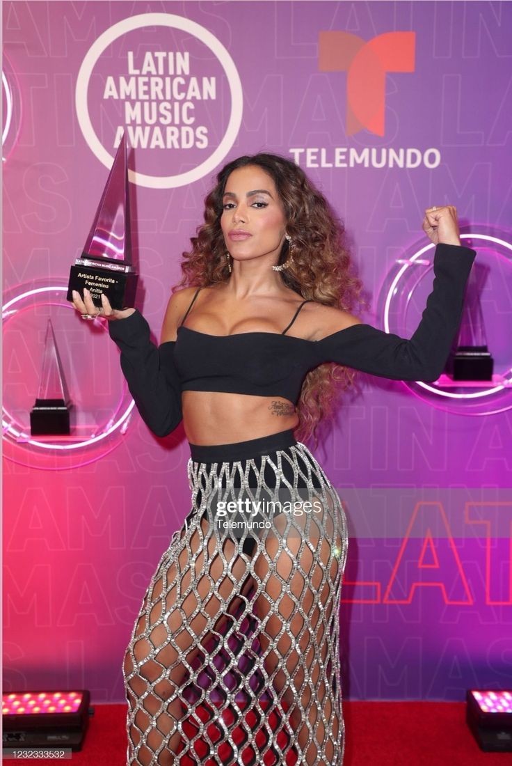 Anitta foi confirmada como performer no Latin AMAs.