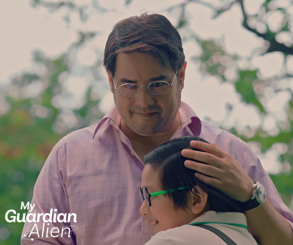 GMADrama's tweet photo. Kakampi nga ba o kaaway si Ninong Ceph?
#MyGuardianAlien | Weeknights at 8:50 PM on GMA Prime.
#MGAPeaceOffering https://t.co/uNMDmx5jSG