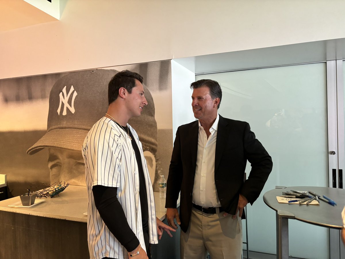 MintPros's tweet image. Another great, Mint Pros Meet &amp;amp; Greet Legends game with 300 happy fans. Thanks to, Tino Martinez, @DocGooden16 , Jim Leyritz, Bucky Dent and  special guest, @Giants QB Tommy DeVito.
