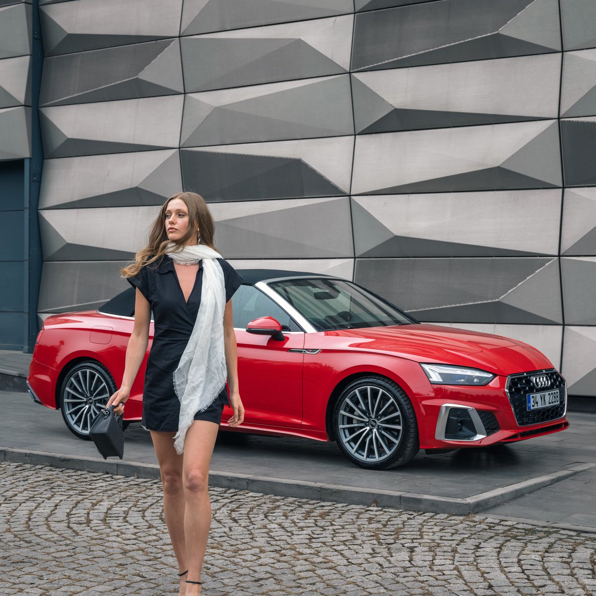 İkonik, büyüleyici, stil sahibi. #A5Cabriolet #Audi #LivingProgress