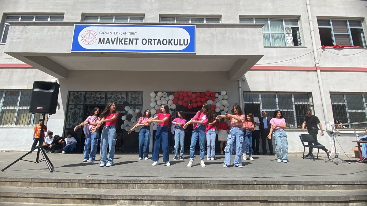MavikentO's tweet photo. 23 Nisan Ulusal Egemenlik ve Çocuk Bayramı kutlu olsun. 🥳🌸💞#23NisanÇocukBayramı #mavikentortaokulu #gaziantep https://t.co/hKrannADSS