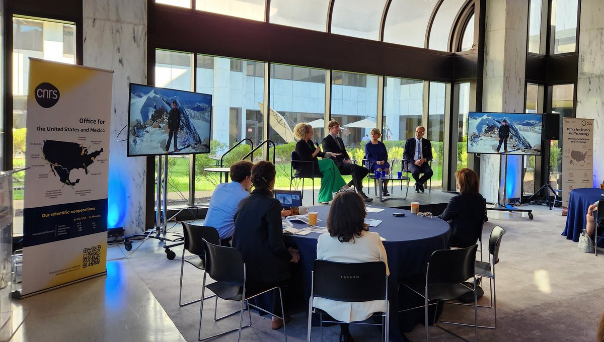 AurelieBonal's tweet photo. Today,we joined forces with #Monaco 🇲🇨  &amp; #Switzerland 🇨🇭 to focus on #glaciers &amp; the importance to preserve them. Glaciers are invaluable for our ecosystems, but also to understand our climate's history.

Support @icememory_ to save the scientific data provided by glaciers! https://t.co/AceQZLYEoy