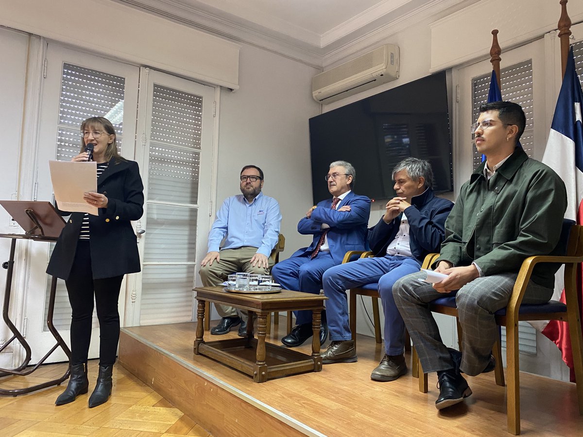 El subse @claudioarayasm conversa sobre el rol del Estado y las telecomunicaciones en materia de inclusión digital en la Jornada de Diálogo sobre Gobernanza Digital 'Propiciando una Internet Inclusiva', organizada por @ieiuchile.