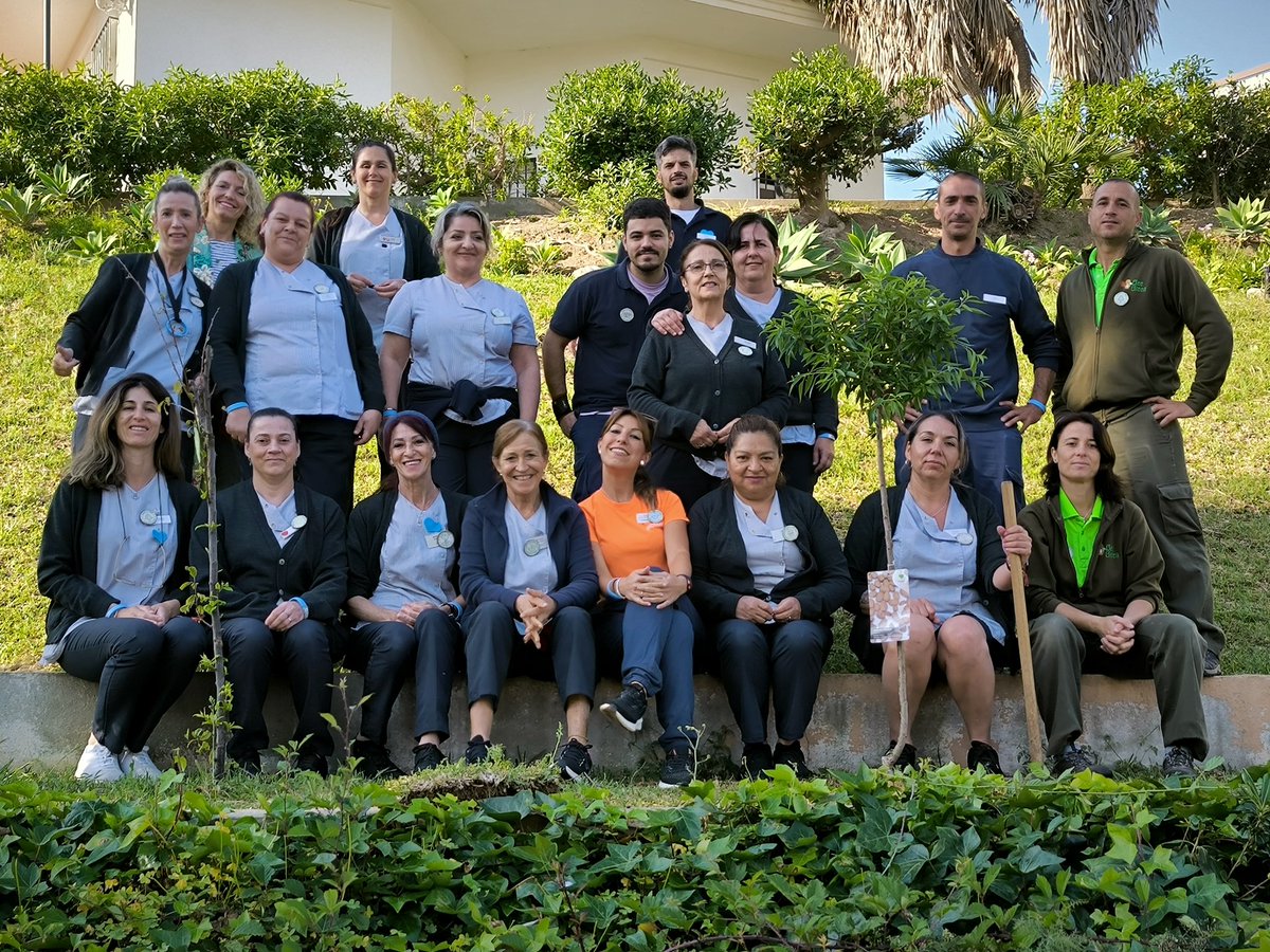 Happy Earth Day 🌳
Feliz Día de la Tierra 🌍
Gracias a todos los que nos habéis acompañado esta mañana para plantar nuestro almendro #EarthDay2024 #GoingGreen #LosAmigosBeachClub