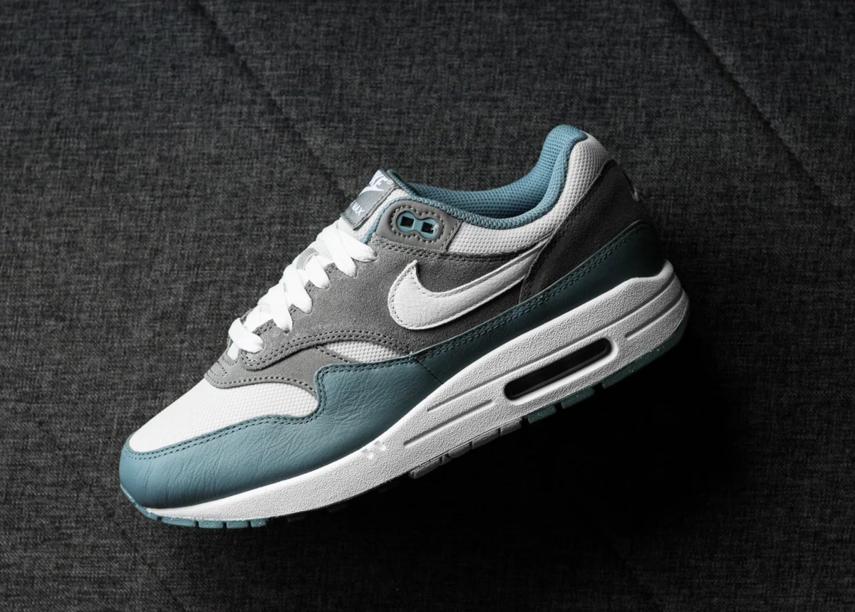 STEAL💥 39% off

Nike Air Max 1 SC 'Noise Aqua' 

$90.97 + Free Shipping

bit.ly/4aIbC2Y