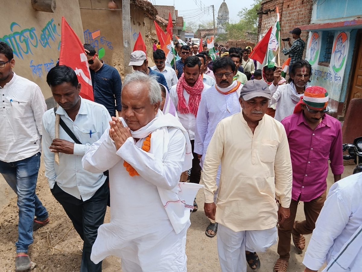 আসন্ন লোকসভা নির্বাচনে পুরুলিয়া লোকসভা কেন্দ্রে বামফ্রন্ট সমর্থিত জাতীয় কংগ্রেসের মনোনীত প্রার্থী নেপাল মাহাত 'র সমর্থনে ঝালদা ২ নম্বর ব্লকের অন্তর্গত বিভিন্ন গ্রামে বাম -কংগ্রেসের যৌথ মিছিল । #hathbadlegahalaat #vote4nepalmahata #Vote4Congress