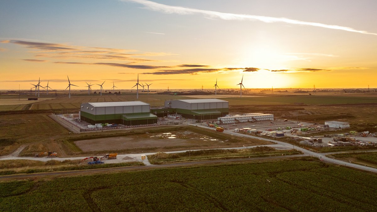 £1.8bn Viking Link project between Lincolnshire and Denmark launched: National Grid has formally launched the £1.8bn project Viking Link, a 475-mile-long land and subsea cable connecting British and Danish energy grids for the first time. Running from… dlvr.it/T5rfyV