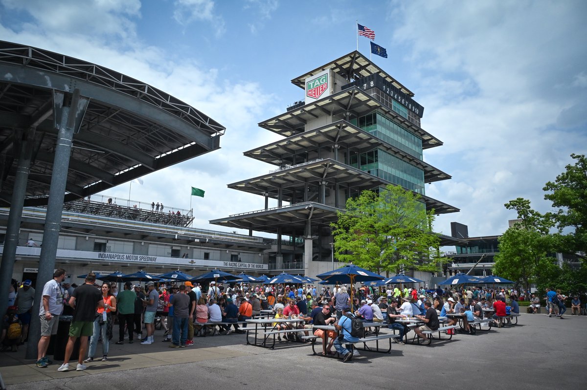 IMS's tweet photo. Did you know you can add a Carbon Offset to your #Indy500 ticket purchase?
This optional add-on enables you to offset the environmental footprint associated with your travel to #IMS.
๐๏ธ >>> https://t.co/edb5GR55vP
#EarthDay | #RacingTowardZero https://t.co/xT6T8XlcaI