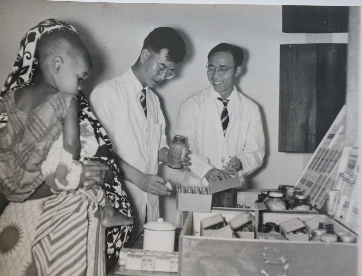 Down Memory Lane of 🇨🇳-🇹🇿 Relationship: This year marks the 60th anniversary of 🇨🇳dispatching the 1st medical team to 🇹🇿. Up to now, over 2000 🇨🇳 doctors from 60 batches of medical team have dedicated themselves to providing medical services to 🇹🇿 people with their