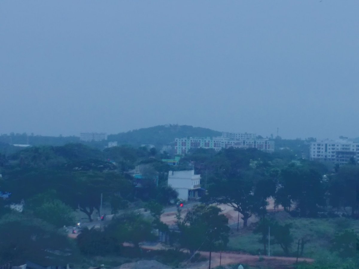 On the camera the difference is not that visible but I found it much clearer than last time. Pollution in #Bhubaneswar has increased many folds for sure, at least visually. In Hyderabad I could hardly breathe. We must learn from others mistake. +Set back rules for more tree.🌳💦