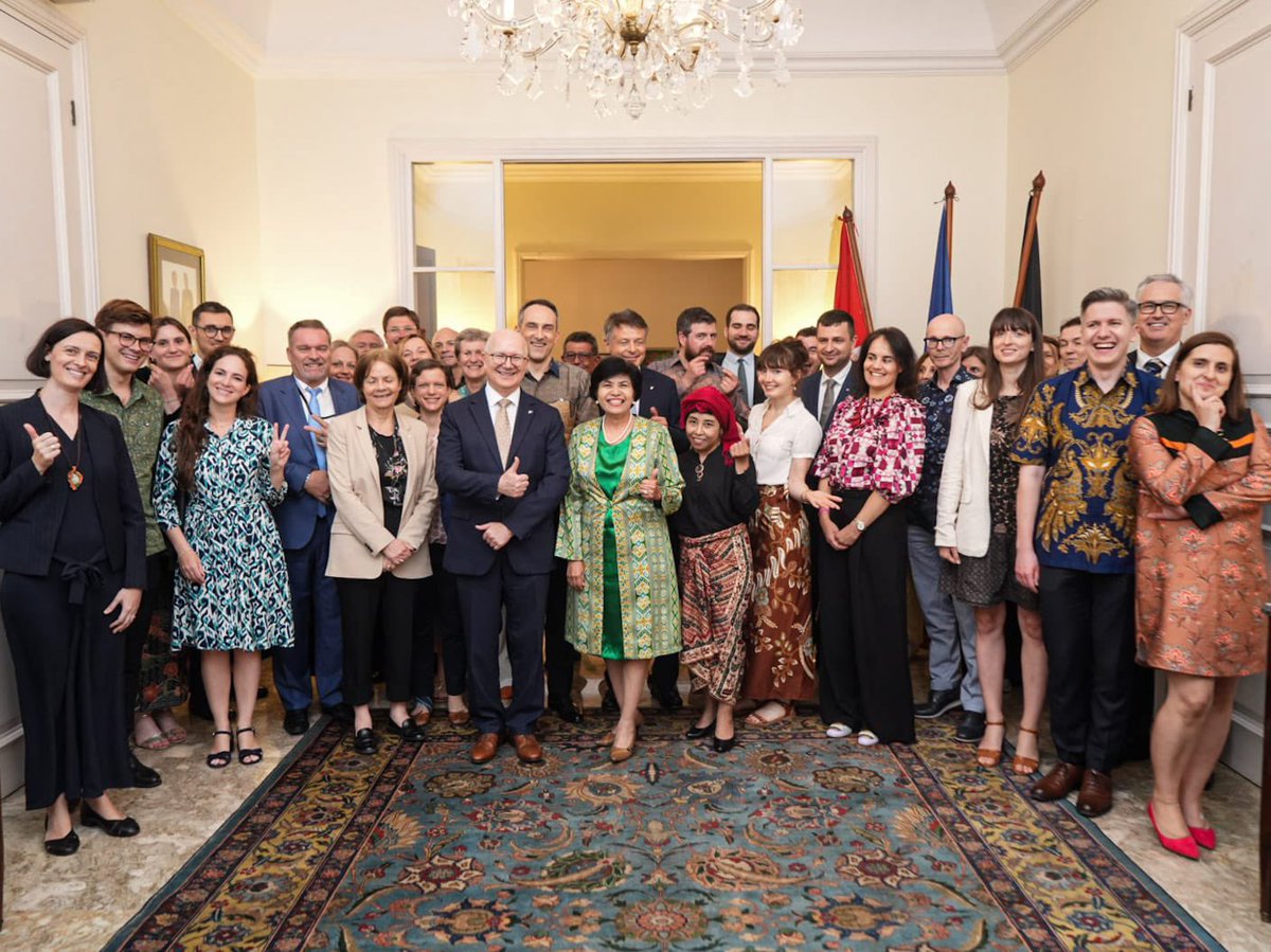 Hosted by the 🇧🇪 Belgian Embassy, visiting #TeamEurope 🇪🇺discussed with civil society about gender dynamics and opportunities for engagement with Indonesia.
 
#COASI 
#eudiplomacy 
#BreakingBarriers