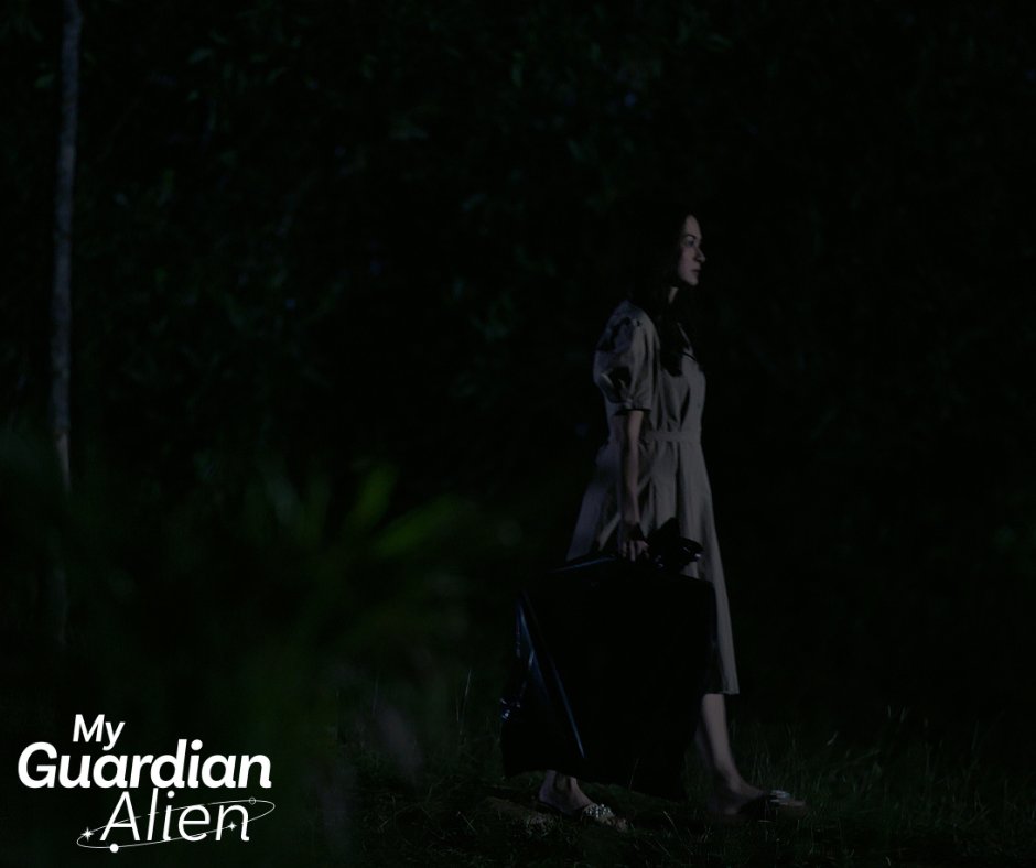 GMADrama's tweet photo. Bakit ka magkaka-heart attack kapag nakita mo siya?
a) Nakita mong nagmu-multo si Katherine. 👻
b) Nakakagulat sa dilim si Mommy Two. 😨
c) Sobrang ganda ni Marian Rivera. 😍
#MyGuardianAlien | Weeknights at 8:50 PM on GMA Prime.
#MGAPeaceOffering https://t.co/xWr2zHVQ63