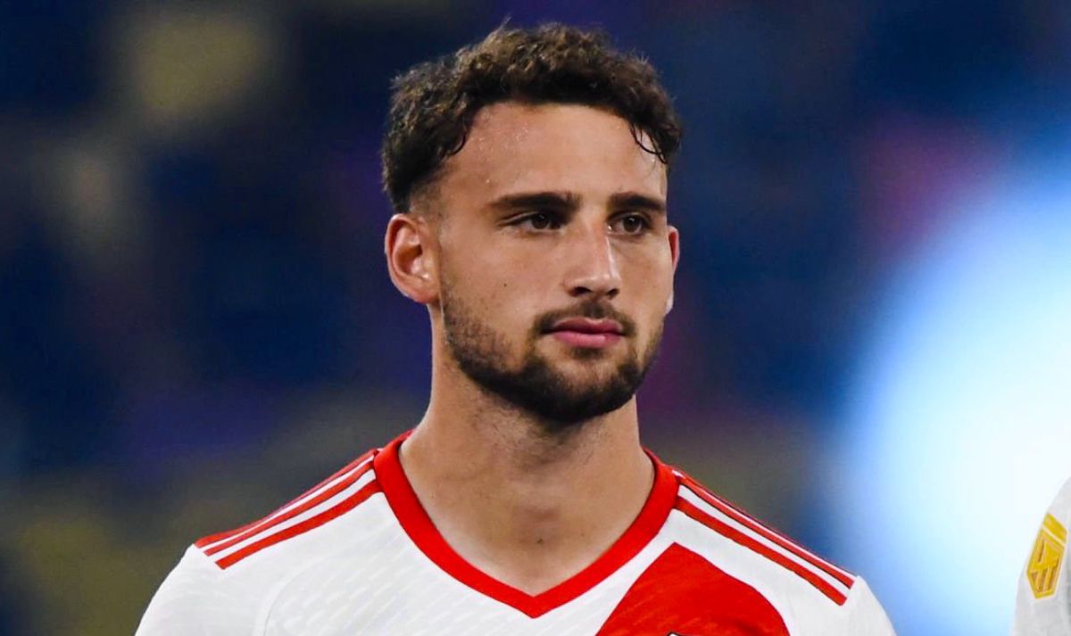 lauti_rioss's tweet photo. Personalmente yo creo que a Herrera tiene que comer un poco de banco

Pero les pregunto ustedes, a quien pondrían de lateral? A Boselii, a Sant'Anna?
Y si creen que no hay jugador para ese puesto, a quien traen en caso de necesitar un refuerzo? https://t.co/ZKySonrojq