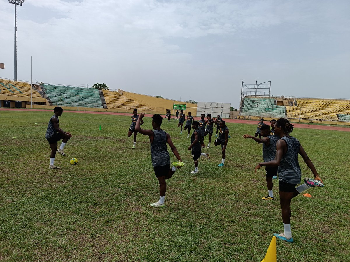 Arrival here at the Kwara Sports Stadium Ilorin and warm-up already in session by the boys as we anticipate the 3pm kickoff against @OsunUnited_

#OSUSOL #MD19 #NNL24