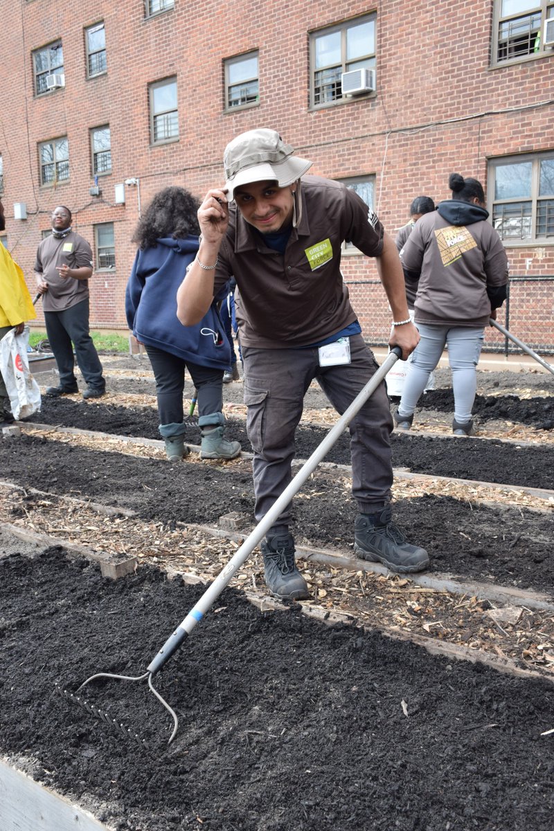 GreenCityForce's tweet photo. Looking for ways to take action this #EarthDay? Everyday tips from our young leaders: https://t.co/NSkBdo06qq You can also directly support their reach with a matching gift: https://t.co/FM7yEfyMdE Thank you for joining us as stewards of community &amp; planet! https://t.co/7iksu5vQYj