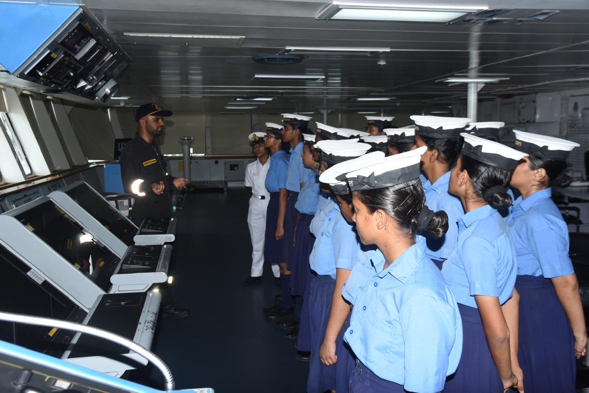 As a part ⁦@indiannavy⁩ outreach initiative, cadets of Sea Cadet Council #SCC had an enriching visit to ⁦@IN_WesternFleet⁩ ships. The tour of the ships was aimed at motivating them to countinue to contribute to nation building. ⁦@IN_WNC⁩