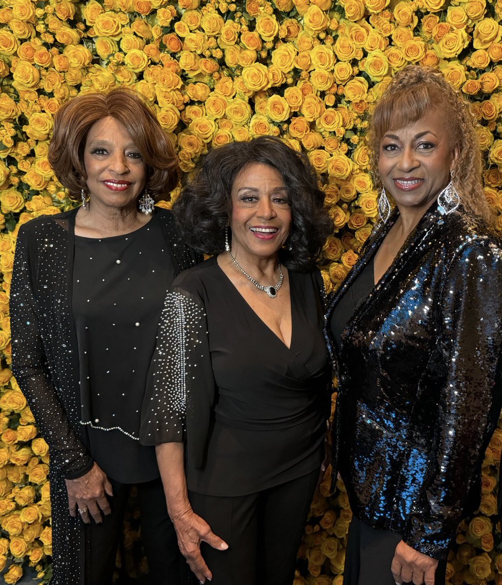 #scherriepayne & #LyndaLaurence formerly of #theSupremes with #joyceVincent #formerladiesofthesupremes at the @YellowRoseGala in #dallas #texas - the #returnToLove #supremes were specifically requested, so Lynda graciously returned for this gala fundraiser for #MultipleSclerosis