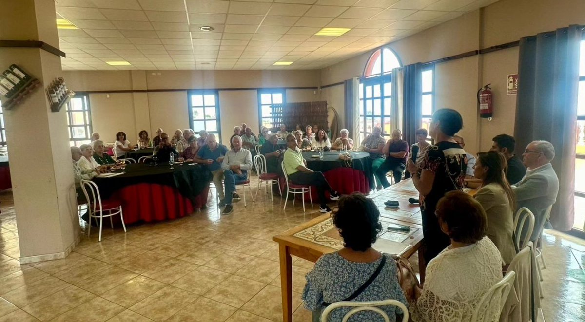 📌 Mantenemos un encuentro con las directivas de las asociaciones de la isla y con la Federación Insular de Mayores. 🗣 La consejera de Acción Social, Ángeles Fernández, acudió a esta reunión en la que colabora el @grupo_tilp para escuchar las propuestas de estos grupos.