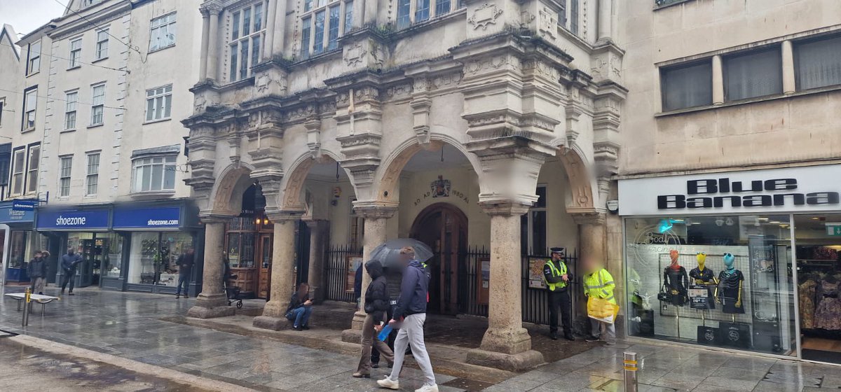 Come rain or shine ☔️☀️our @DC_Police #projectServator officers deploy! We are unpredictable! We deploy in all weather conditions, at all times of day and in various locations throughout #Devon and #Cornwall. @ExeterCathedral #Exeter