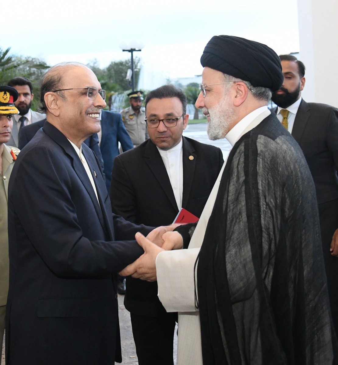 The President of Pakistan (@presofpakistan) on Twitter photo Honoured to welcome my brother, <a href="/raisi_com/">سید ابراهیم رئیسی</a>, President of Iran. We expressed satisfaction at the trajectory of bilateral ties & agreed to further strengthen our dialogue & cooperation to reinforce existing ties. Pakistan and Iran are bound by common religion, history & culture. Honoured to welcome my brother, <a href="/raisi_com/">سید ابراهیم رئیسی</a>, President of Iran. We expressed satisfaction at the trajectory of bilateral ties & agreed to further strengthen our dialogue & cooperation to reinforce existing ties. Pakistan and Iran are bound by common religion, history & culture.