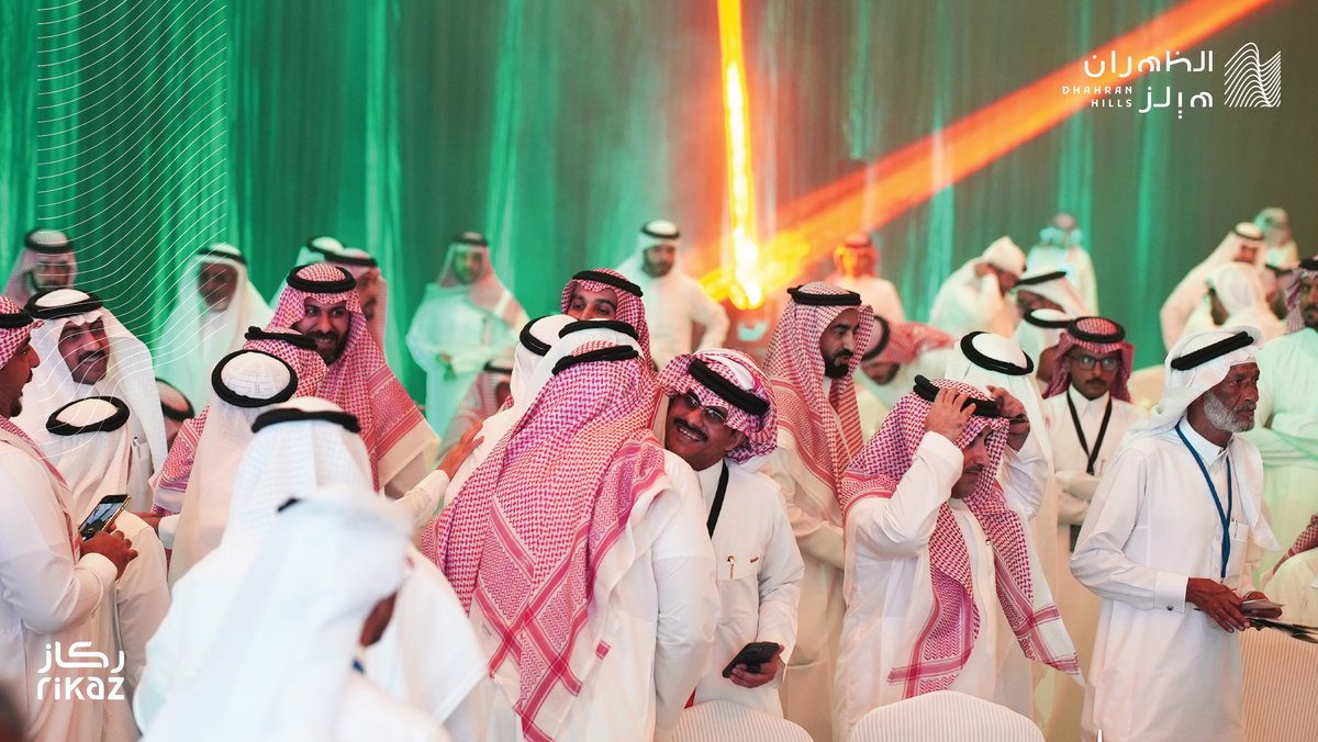 الحضور يتوافد الآن لاكتشاف الفرص المستقبلية بمفهومها الجديد في مزاد #الظهران_هيلز

يمكنك متابعة البث المباشر للمزاد عبر #ركاز_لايف
youtube.com/live/RkTm9AD4g…