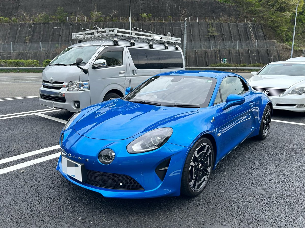 先日アルピーヌ A110納車されました！
20代のうちにマイカーを購入できて嬉しいです✨

アルピーヌオーナーの方々、よろしくお願いいたします！