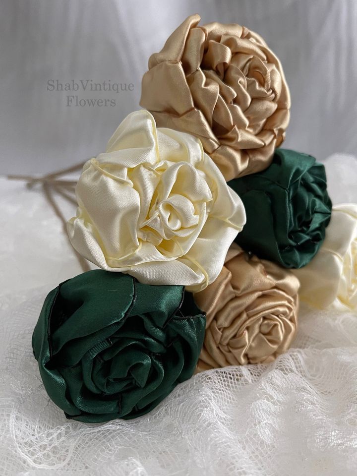 Set your wedding scene to stun with our exquisite Emerald, Ivory, and Gold flower stems 🌿✨ The perfect touch for an unforgettable… dlvr.it/T5rhvg #weddings #bridalshower #weddingaisledecor #bridetobe2025 #bohowedding #weddinginspo #miniwedding #groomtobe2025