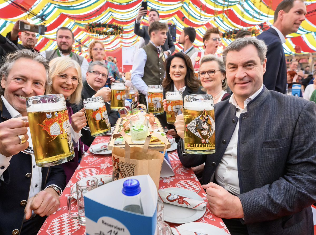 Bayern steht für Gastlichkeit und Gemütlichkeit. War heute wieder sehr gern bei den „Olympischen Spielen der Gastlichkeit“: dem Gastrofrühling des Spitzenverbands @DEHOGA_Bayern im vollen Zelt auf dem #Frühlingsfest in #München mit Angela Inselkammer. #Gastronomie und #Tourismus