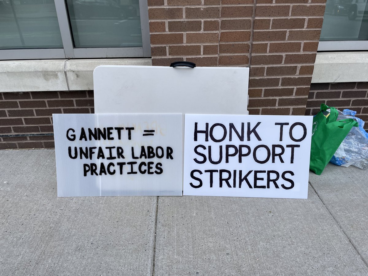 Getting ready for week 3 of the @rocnewsguild ULP strike. We'll be picketing at Main & Clinton in downtown #ROC this morning & afternoon. Friendly supporters would be welcome! We meet with @gannett next on Wednesday. They are giving us an hour.