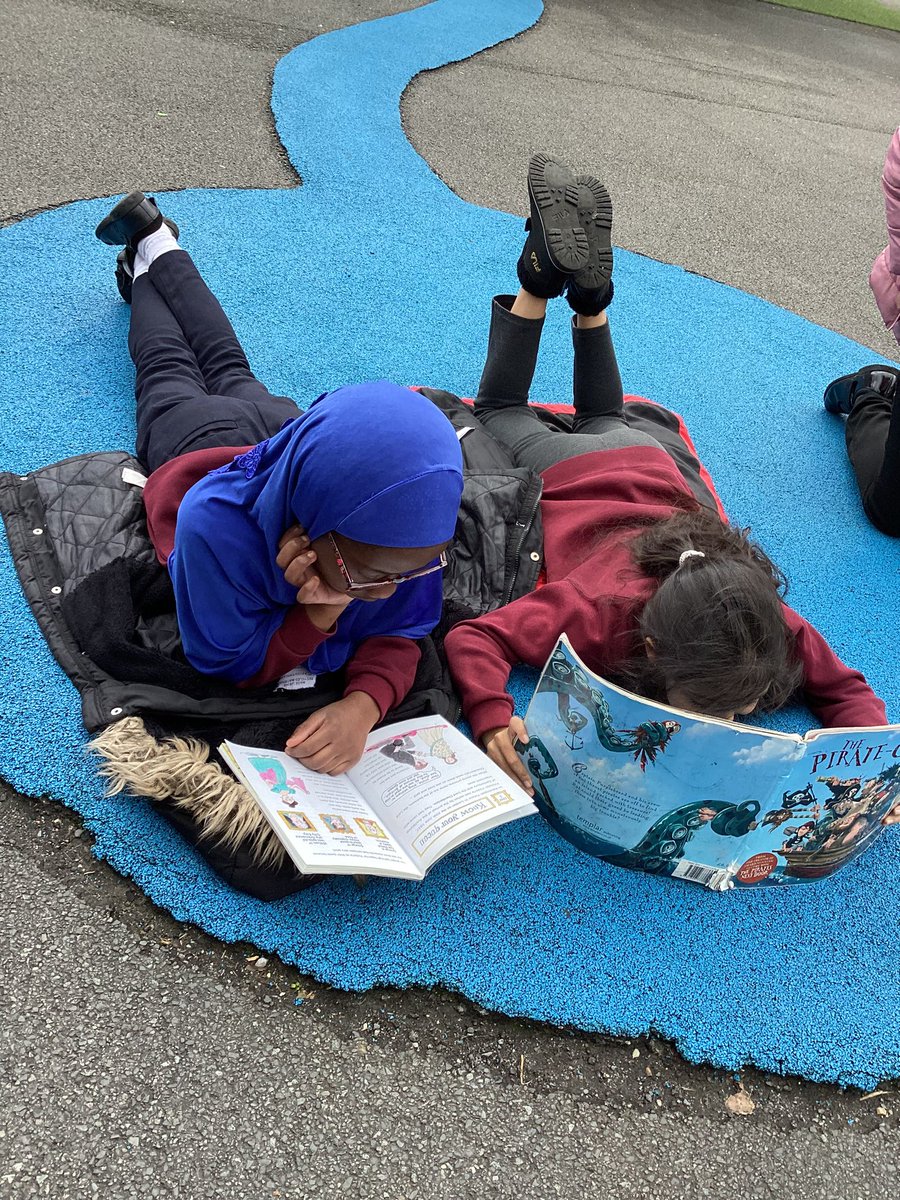 On Friday, 4H #readforpleasure in the sun. What a lovely way to end the day! #welovereading #bookworms @Vision_M_A_T