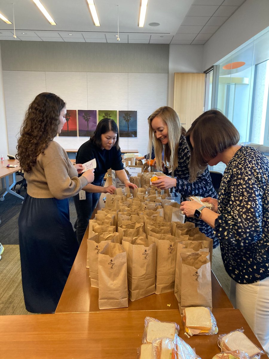 The #GTLosAngeles Women’s Initiative teamed up with #Hashtaglunchbag  🍽️ to help combat food insecurity in our local community. The event kicked off with a networking lunch in the office, followed by a hands-on activity. 

#GTLawWomen #GTLawCares #GTGives