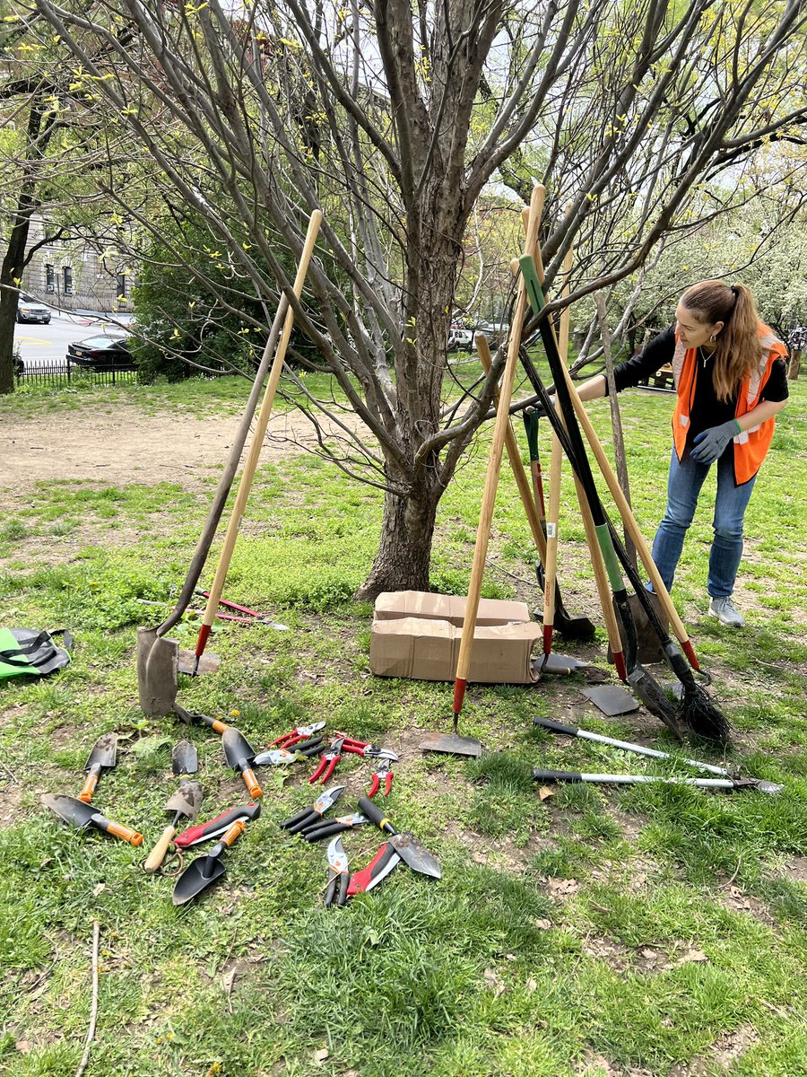 Happy Earth Day! We were so proud to join our friends at the German Consulate for a day of cleaning, weeding and beautification at @NYCmorningside.