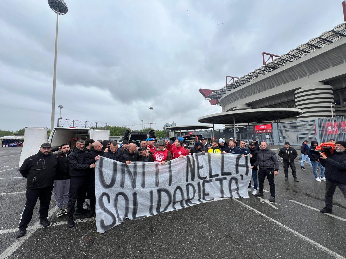 🤝 The #ACmilan and Inter Curvas have come together on the day of the derby to collect basic necessities and hygiene products for the homeless in Milano, who are helped by the City Angels. 📸 @AntoVitiello